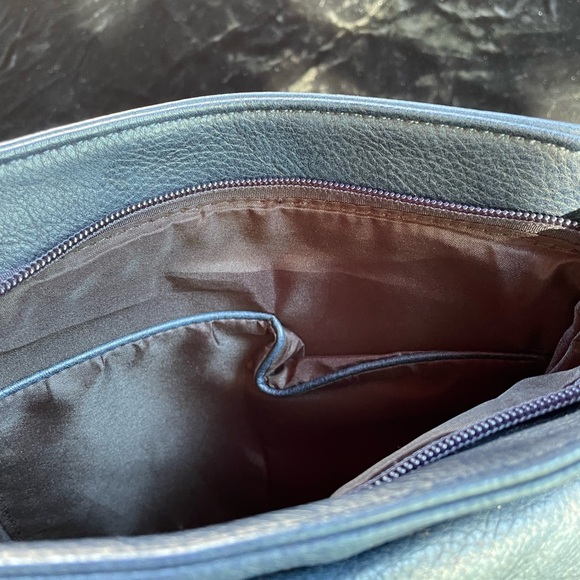 Blue leather crossbody bag - Picture 7 of 8